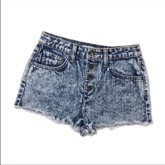 EUC WILDFOX💙Cut-off Acid Wash Denim Shorts - Picture 2 of 8